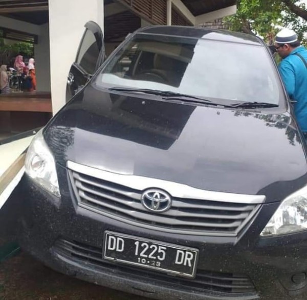 Mobil Jamaah Masjid di Gasak Pencuri di Barru, Polisi Buru Pelaku Hingga Pangkep