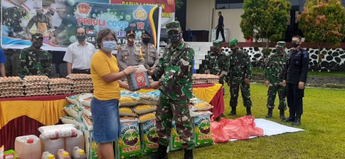Paguyuban Tionghoa Bantu Sembako di Dapur Lapangan Mako Brimob B Parepare