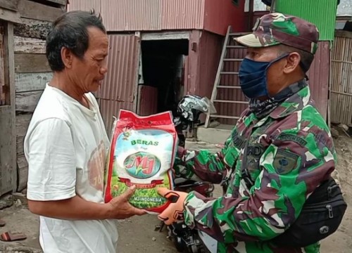 Anggota Kodim 1405 Mallusetasi Datangi Rumah Warga di Parepare