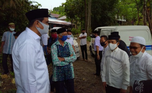 Meski Acara Padat, Bupati Barru Sempatkan Melayat