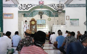 Jumatan di Kelurahan Sepee, Bupati Barru Ingatkan Pentingnya Penerapan Protokol Kesehatan