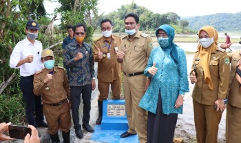 Pantau Saluran Irigasi, Bupati Barru Berterimakasih ke Kementan dan Dinas Pertanian