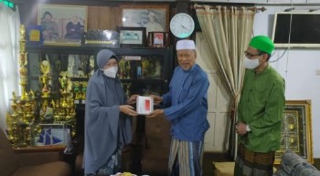Anggota DPR RI Hasnah Syam Salurkan 2000 Alat Rapid Test ke Barru