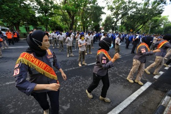 Pemkot Makassar Terjunkan Tiga Ribu Personil Untuk Penyemprotan Disinfektan