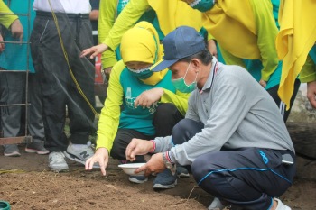 New Normal, Ketua TP PKK Barru Gelorakan Senam Pagi dan Tanam Sayur di Pekarangan Rumah