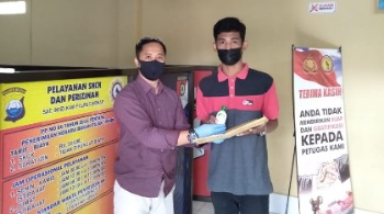 Cinta Institusi, di HUT Bhayangkara Bripka Sahrir Syam Rogoh Kantong Pribadi Turut Cegah Pandemi