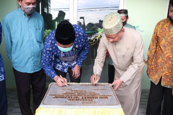 Bupati Barru Resmikan Gedung, Mini Market dan Hadiri Haul di Kampus I DDI Mangkoso