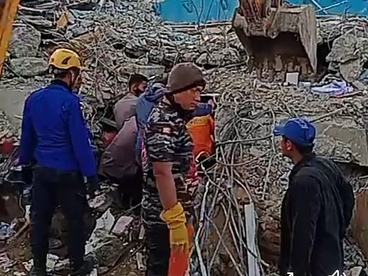56 Orang Meninggal Akibat Gempa M6,2 di Sulawesi Barat