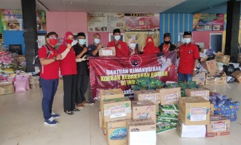 Puluhan Rumah di Inhutani Terbakar, PDIP Nunukan Salurkan Bantuan