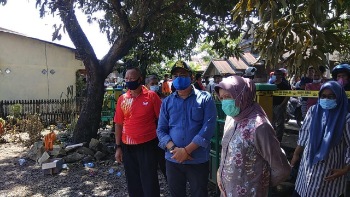 Sekda Barru Dampingi Anggota DPR RI Hasnah Syam Kunjungi Korban Kebakaran