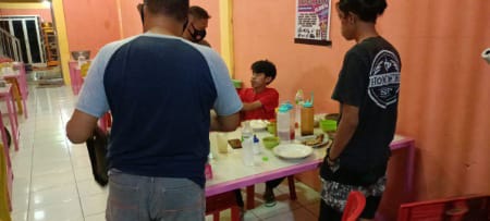 Makanan Tersaji, Belum Sempat Habis Keburu Ditangkap Polisi