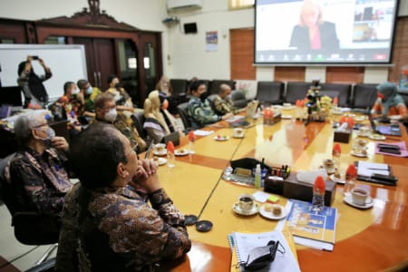 Dalam Sehari, Danny Virtual Meeting dengan Dua Negara