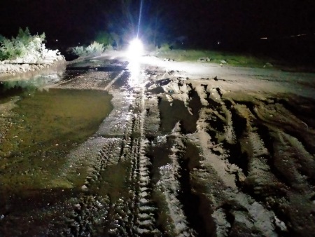 Material Penambang Ganggu Pengguna Jalan di Bottolai Barru