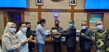 Komisi III DPRD Barru Bertemu Amure, Konsultasi Rencana Pembangunan Stadion di Barru