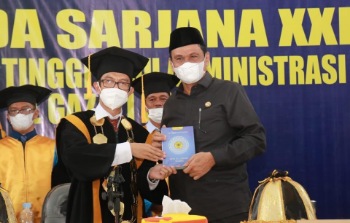 Hadiri Wisuda STIA Al Gazali Barru, Bupati Harap Lulusan STIA Mampu Bersaing di Era Teknologi