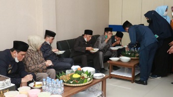Anggota Dewan Senayan Resmikan Ruang Fraksi NasDem Barru