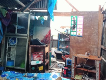 Rumah Rusak dan Tiang Listrik Roboh Diterjang Puting Beliung di Barru