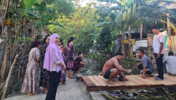 Anggota DPRD Barru Andi Yenny Bangunkan Jembatan, Warga Labuange Sampaikan Terimakasih