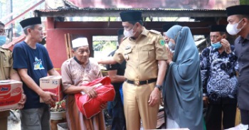 Bersama Bu Dokter Hasnah Syam, Bupati Suardi Saleh Melayat Korban Jiwa Kebakaran Mangkoso