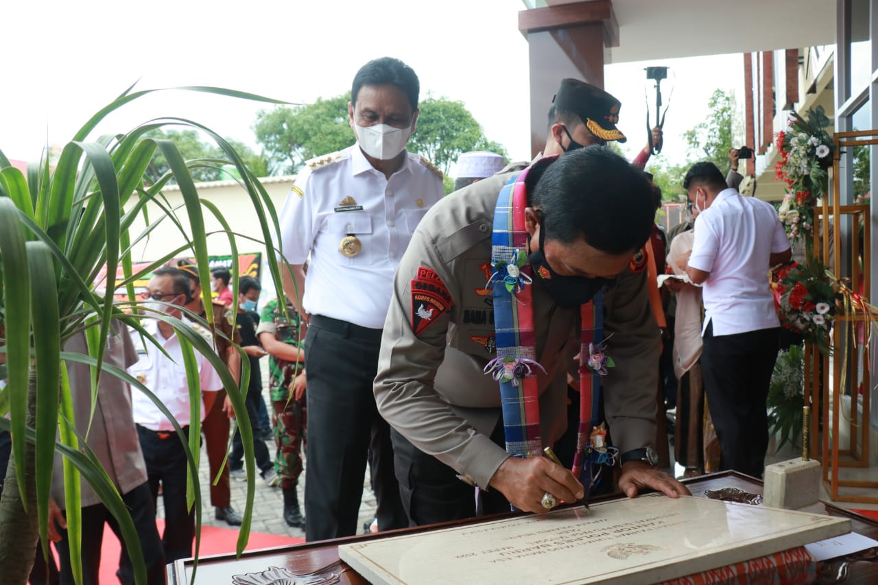 Resmikan Gedung Polres Barru,Kapolda Sulsel;Tingkatkan Terus Pelayanan Masyarakat.