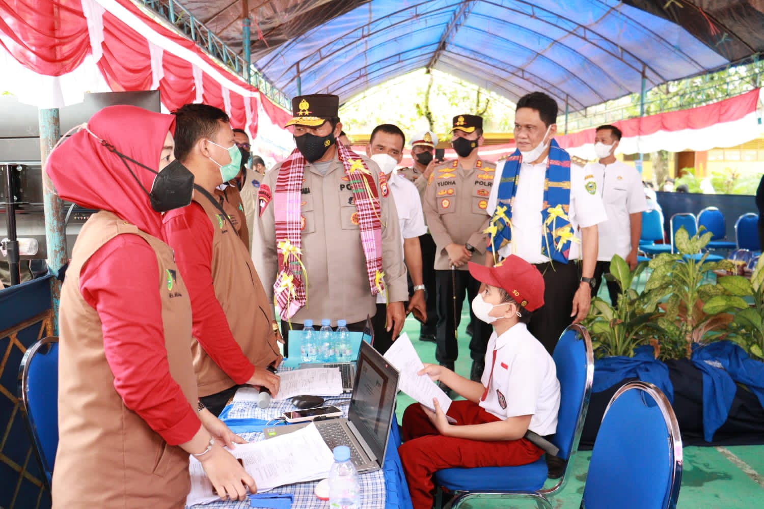 Bersama Bupati Suardi Saleh, Sukseskan Vaksinasi Covid-19 Jadi Even Kedua Kapolda Sulsel di Barru