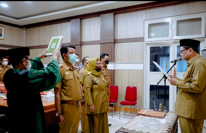 Lantik 2 Kepala SD,Ini Pesan Bupati Barru