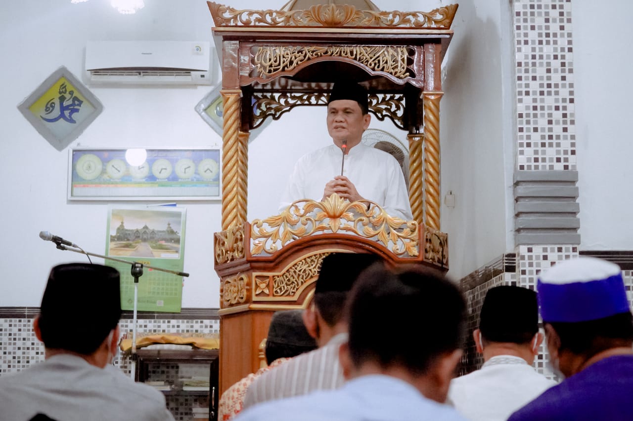 Tarwih Pertama Bupati Barru Di Masjid Nurul Amri Lingkungan Lawae