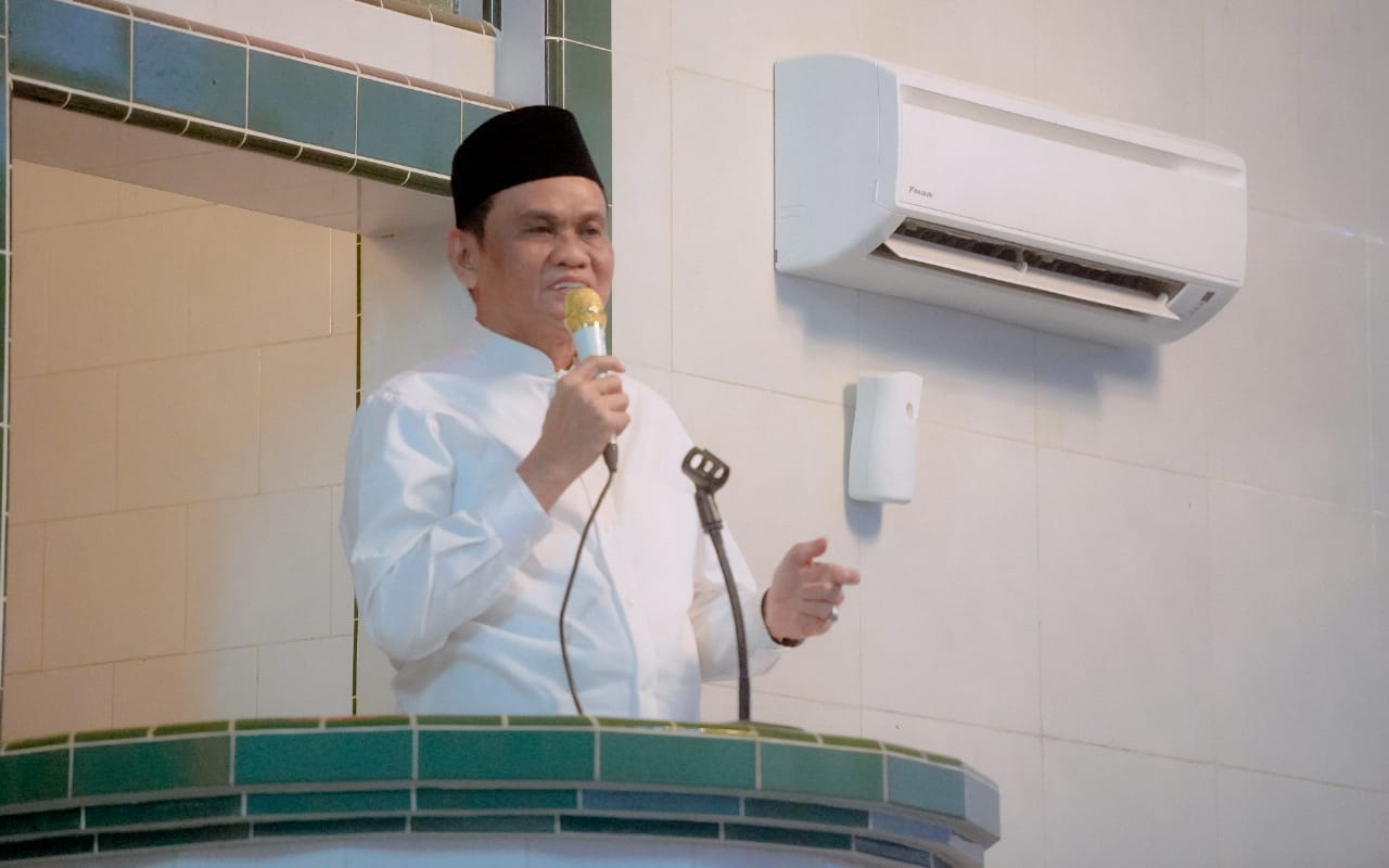 Tarwih Di Masjid At Taqwa Palanro, Bupati Barru Ajak Masyarakat Jaga Silaturrahim
