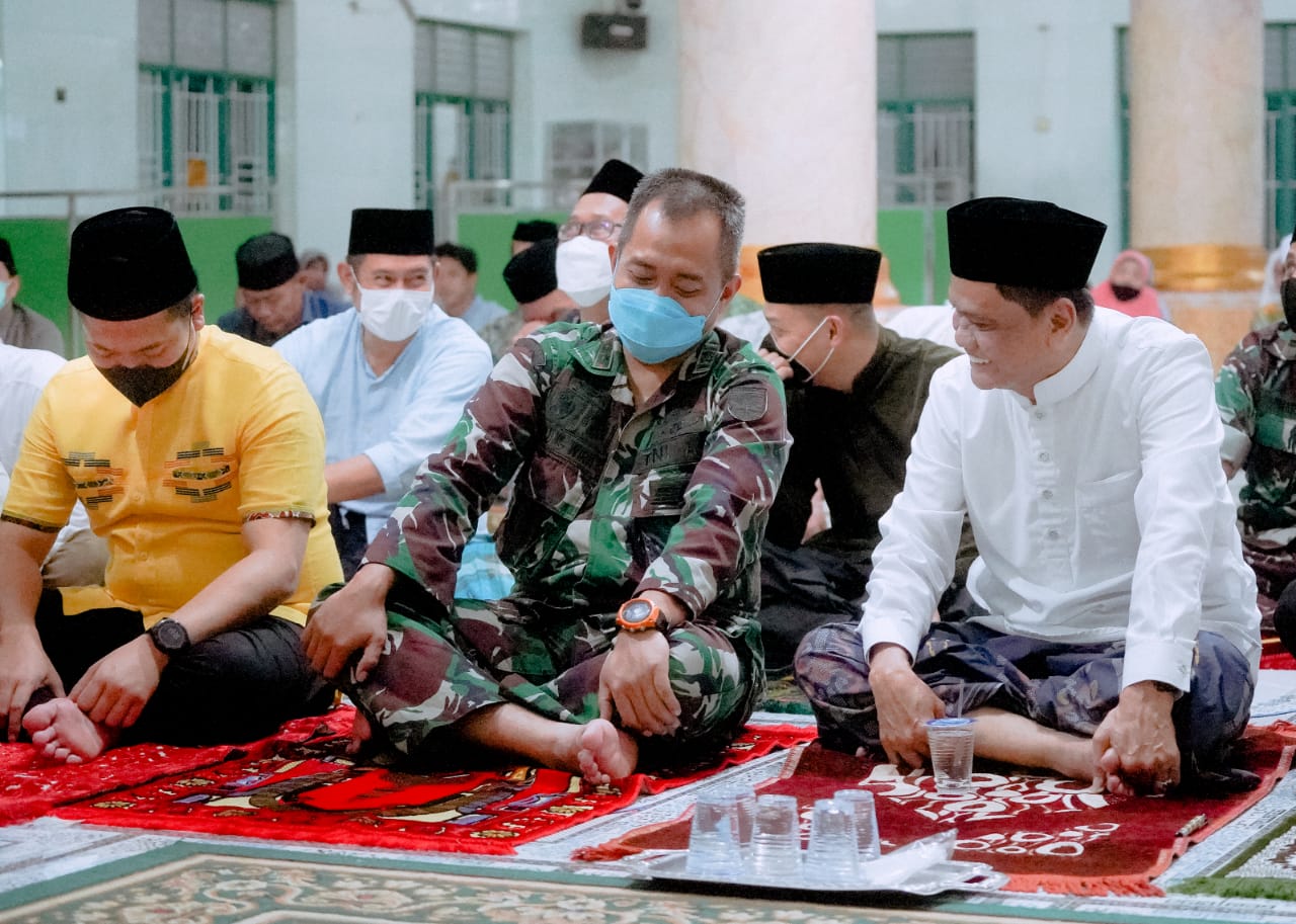 Malam ke 11, Bupati Barru Dan Forkopimda Safari Ramadhan Di Tanete Riaja