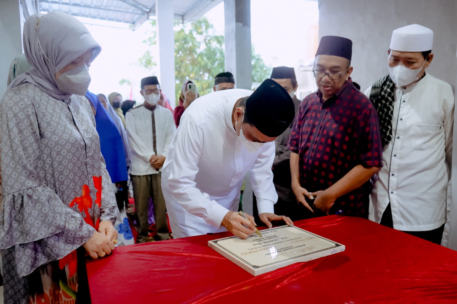 Bupati Barru Resmikan Mushollah Hatikah Mahmud di Dusun Salesso
