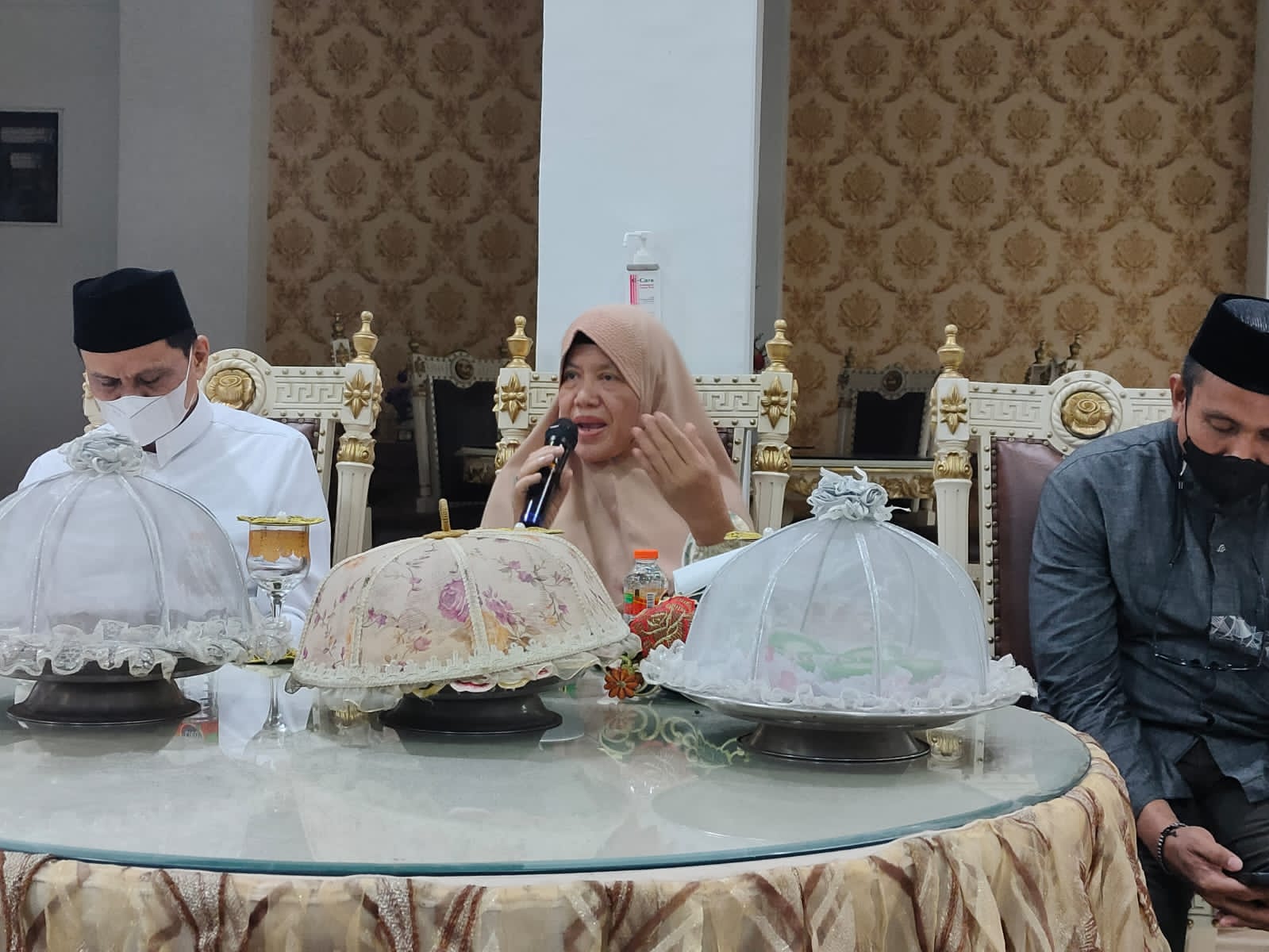 Setelah Media Dan LSM, Giliran Bupati dan Ketua TP PKK Barru Silaturrahim Dengan Relawan Satgas C.19 Dan PMI Cab.Barru