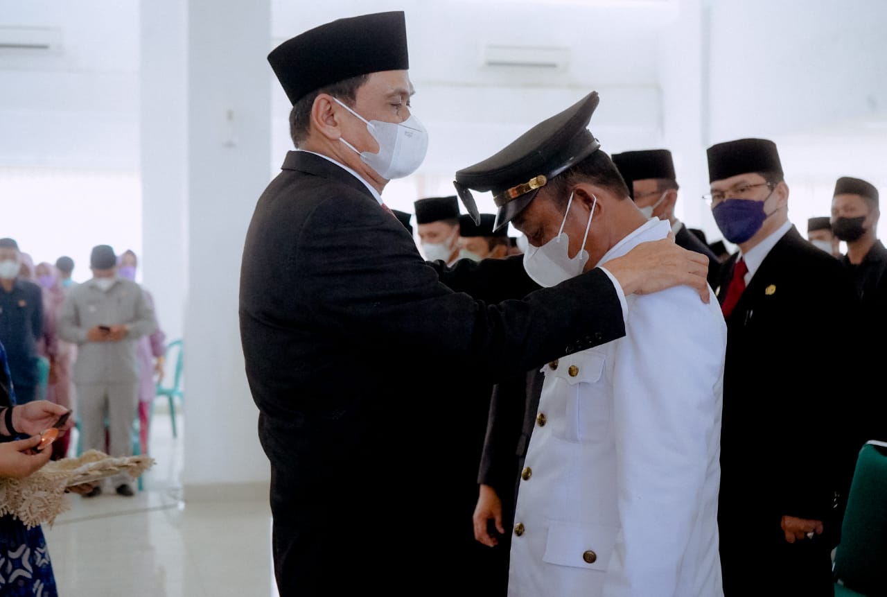 Dilantik Bupati Barru, Guru SD Jabat Lurah Kiru-Kiru