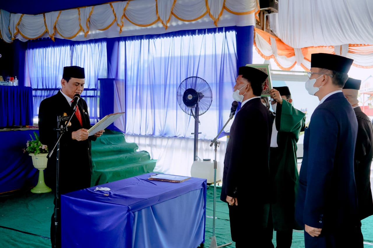 Bupati Lantik PAW BPD Desa Pancana Dan Serahkan Santunan Kematian