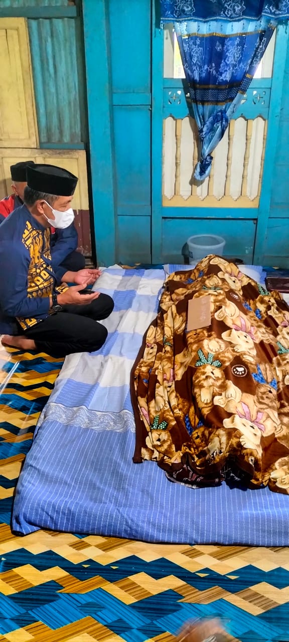 Wabup Barru Melayat Warganya Yang Meninggal di Bulu Lampoko