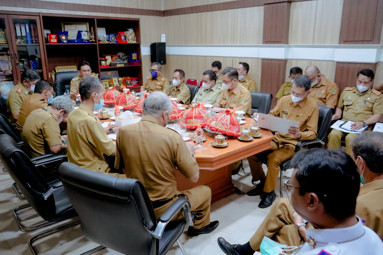 Pasca Libur Ramadhan, Bupati Barru Coffe Morning Bersama Pejabat Barru dan Serahkan SK PLT Kadis