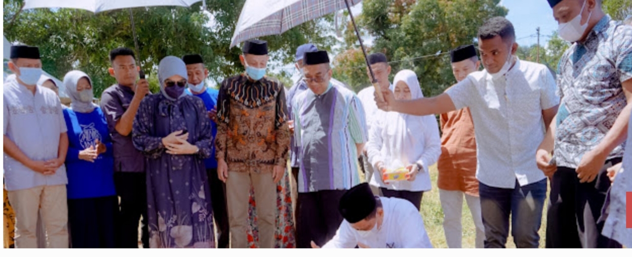 Peletakan Batu Pertama Mushallah di Darekalukue Oleh Bupati Barru