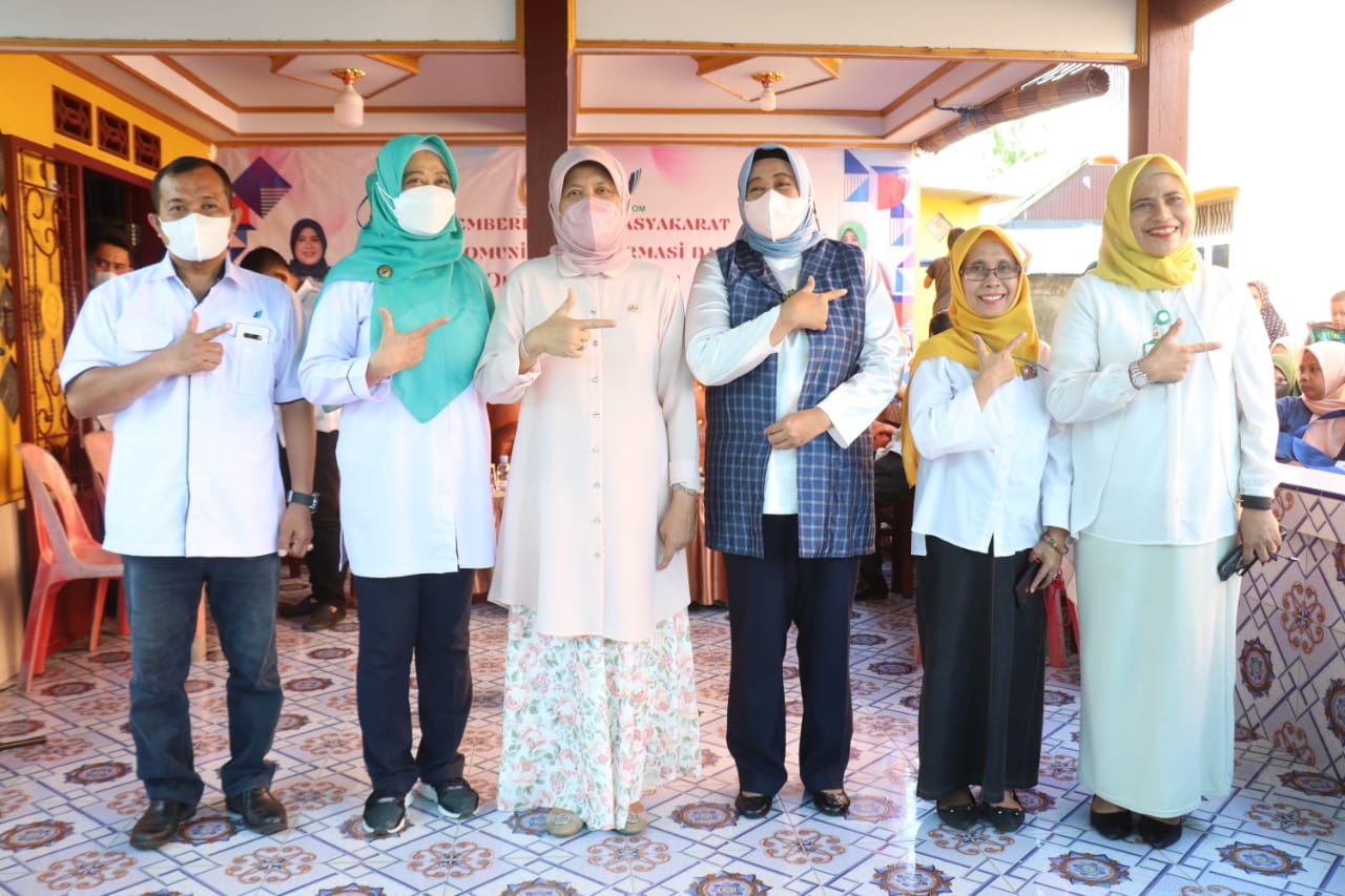 Anggota Fraksi Nasdem Dan BPOM Sosialisasi Obat, Makanan dan Kosmetik di Desa Corawali