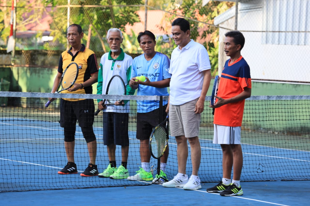 Eksibisi Turnamen Tenis HUT ke 76 Bhayangkara, Bupati Lawan Wakapolres Barru