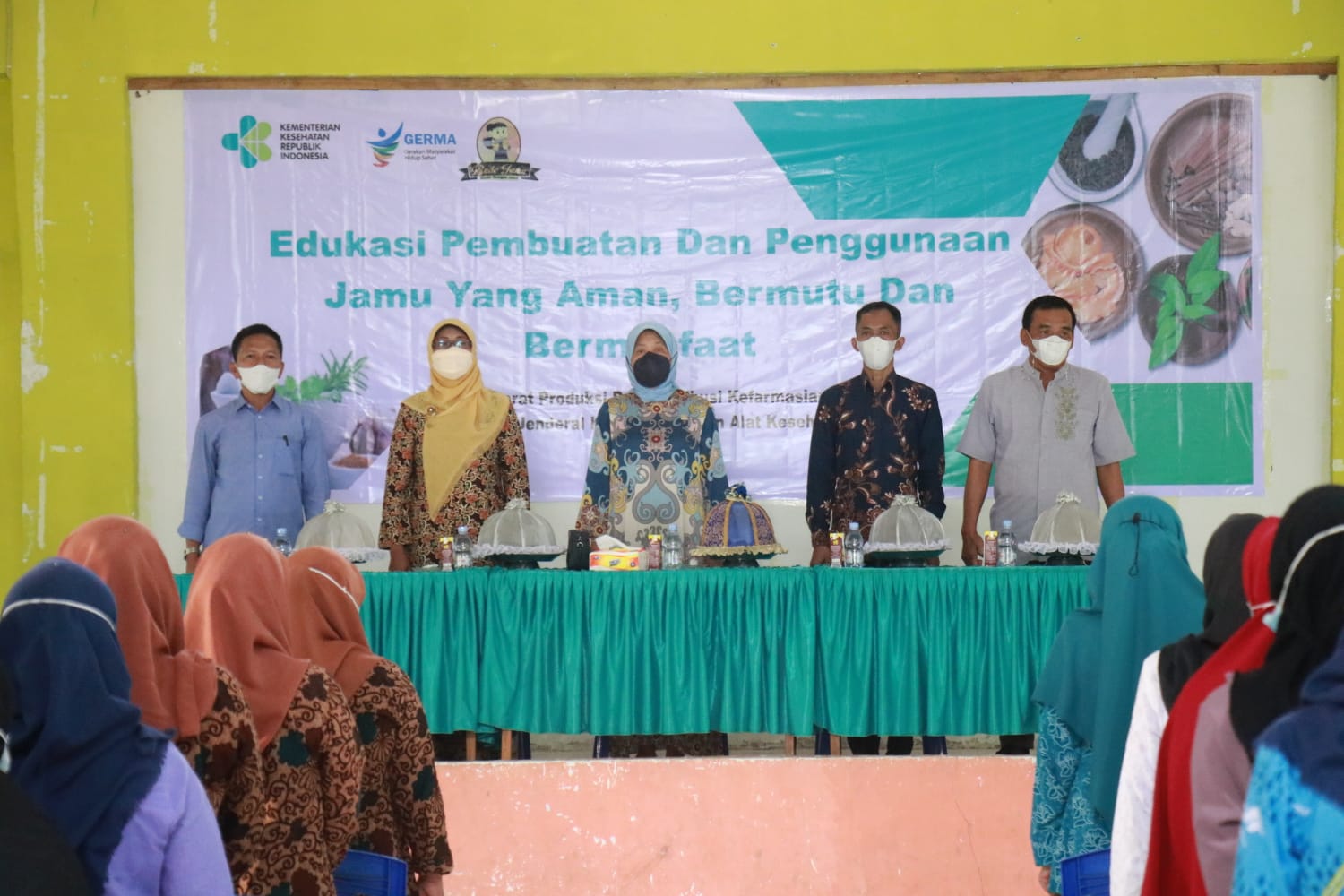 Legislator Nasdem Hasnah Syam Bersama Kemenkes Sosialisasikan 'Germas Bude Jamu’ di Kec.Pujananting