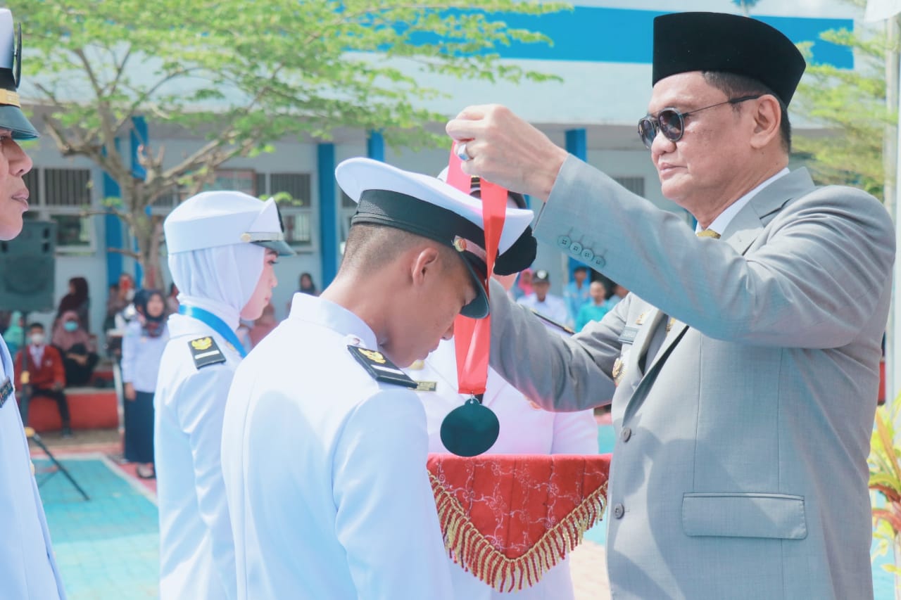 Bupati Barru Pimpin Upacara Pelepasan Taruna SMK Lintas Niaga Nusantara  Barru