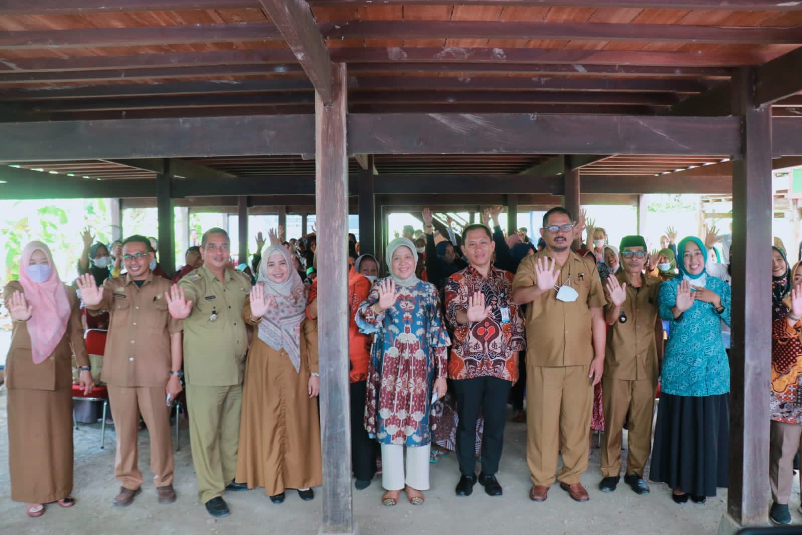 Anggota DPR RI Komisi IX dan BKKBN Sosialisasi Penurunan Stunting Di Desa Siddo