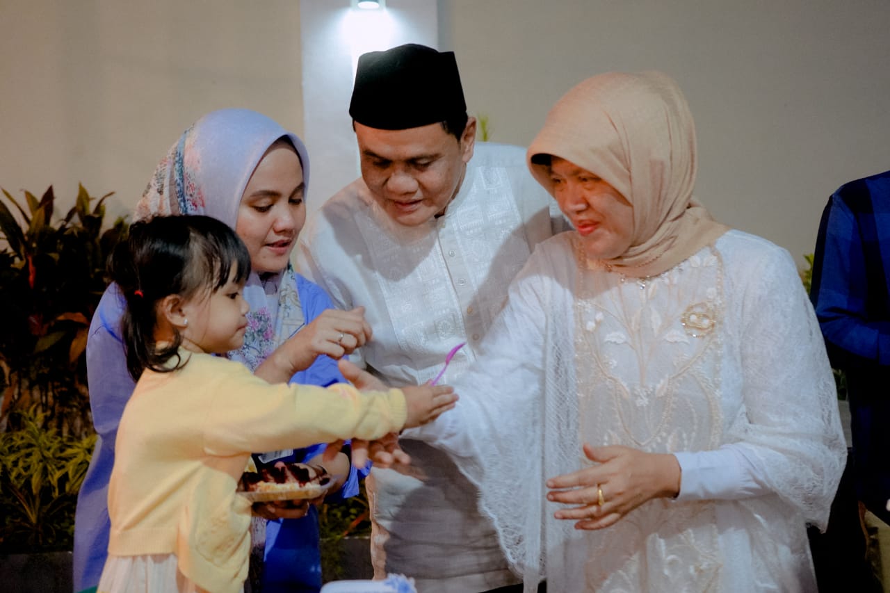 Mengalir Doa di Tasyakuran Milad 63 Tahun Hasnah Syam