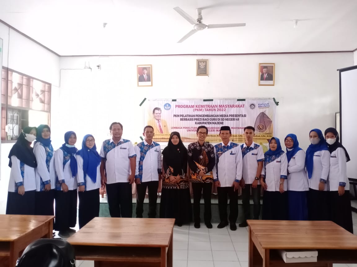 Tim Pengabdian Masyarakat UNM Gelar Pelatihan Pengembangan Media Presentasi Berbasis Prezi Guru di SDN 49 Majene