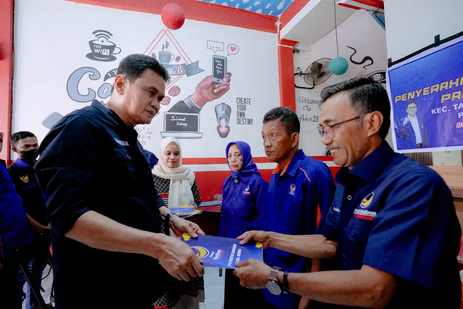 Suardi Saleh Serahkan SK DPC Nasdem Tanete Rilau