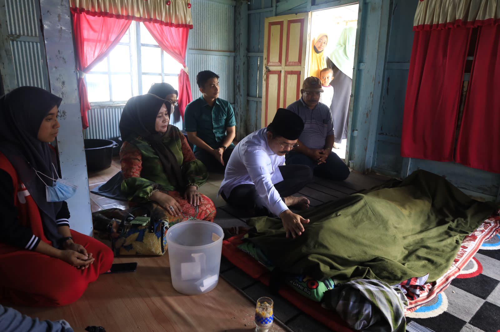 H Aras Sempatkan melayat  dan doakan Timsesnya Yang Meninggal