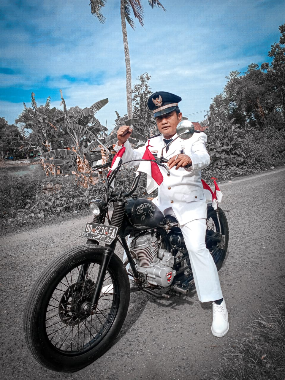 Kren Lurah Kiru-Kiru Bawa Motor Jaman Belanda ke Lokasi Upacara HUT Proklamasi