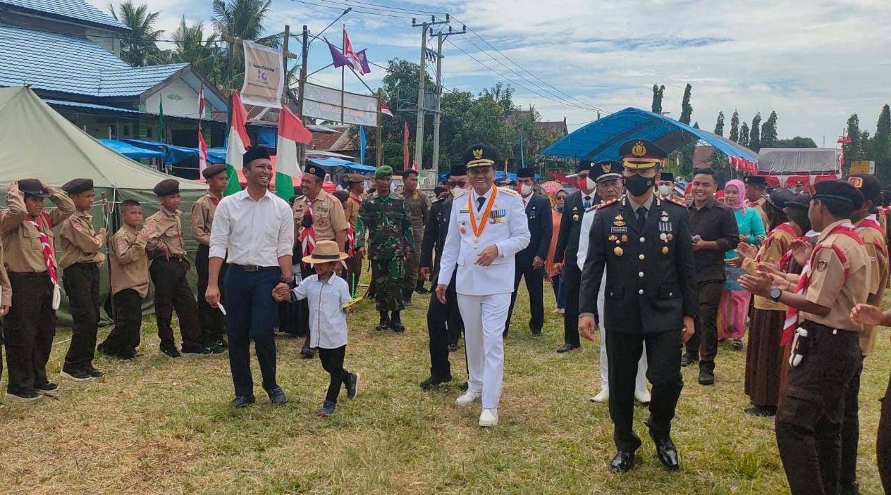 Perkemahan Tingkat Kecamatan Balusu Di Kunjungi Bupati Barru