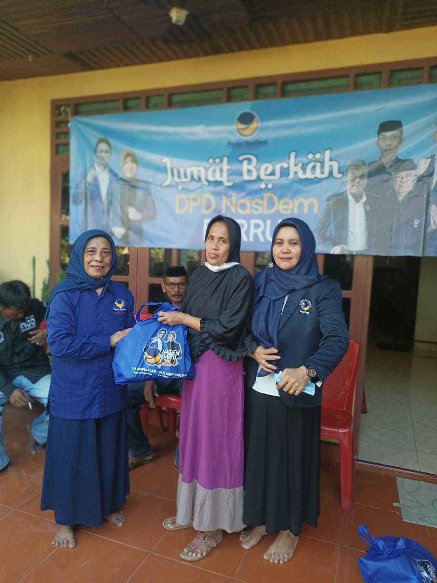 Jumat Berkah Nasdem Barru, Kunjungi dan Beri Bantuan Warga Dhuafa di Tanete Rilau