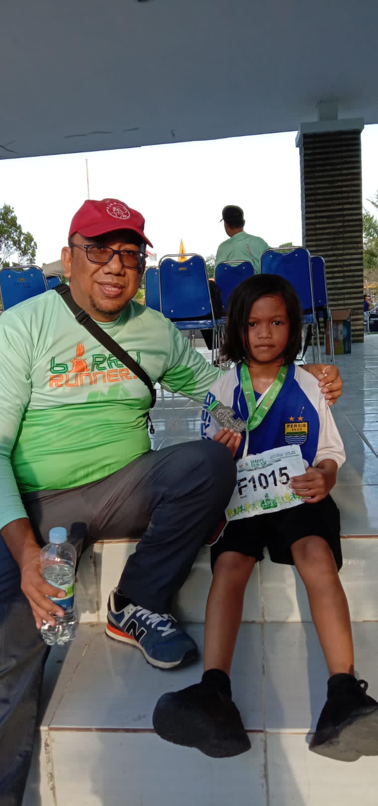 Ketua KONI Barru Hadiahkan  Sepatu ke Devita  Karena Ini