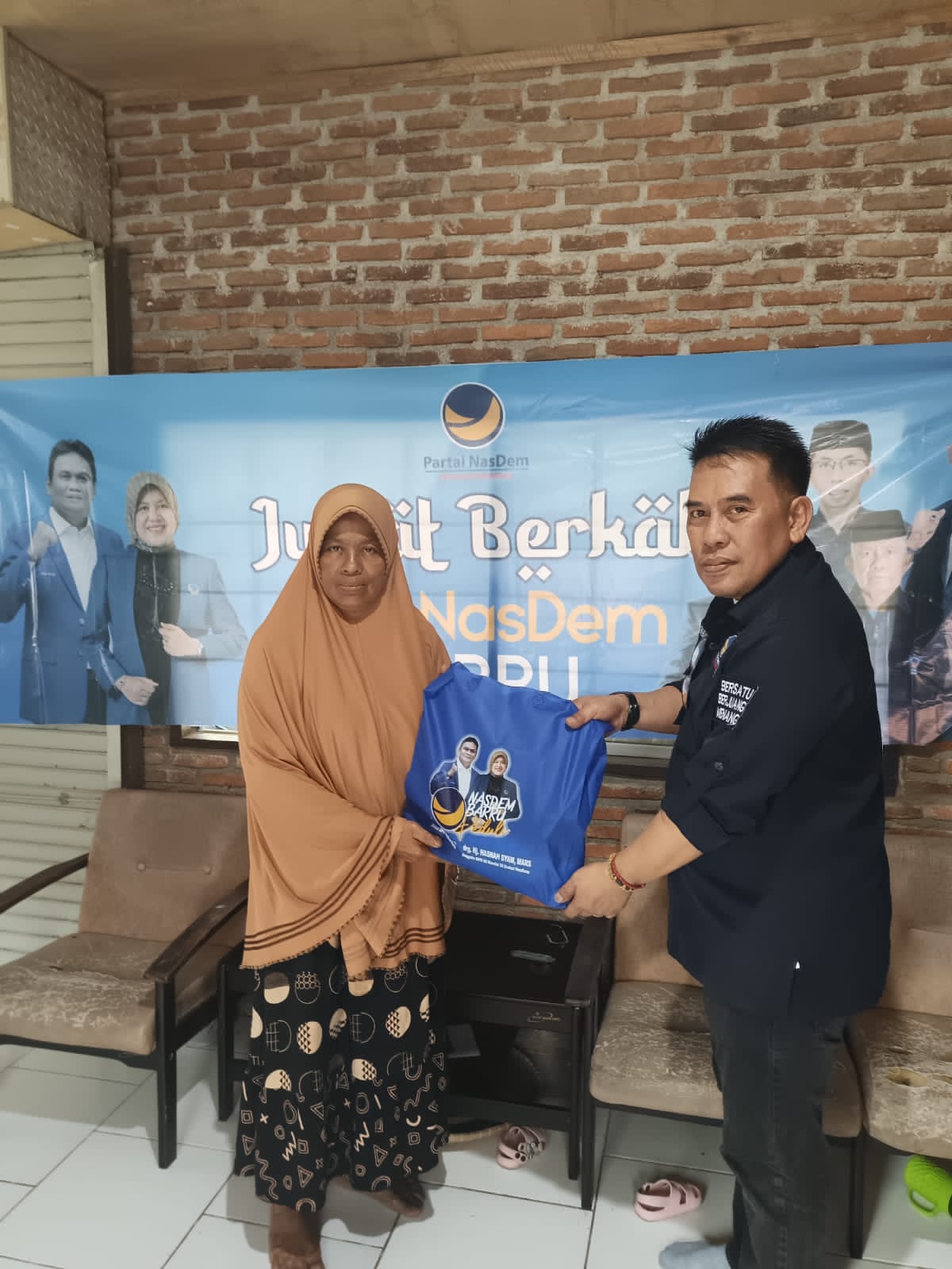 DPD Partai Nasdem Kembali Berbagi di Jum’at Berkah